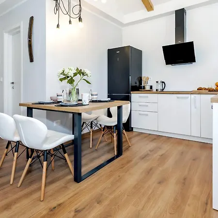 Βίλα Jolanda For 4 People Near With Kids Playground & Large Garden - Only 850 M From