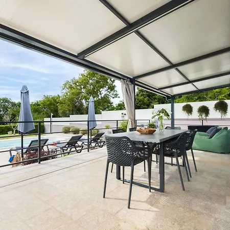 Βίλα Jolanda For 4 People Near With Kids Playground & Large Garden - Only 850 M From *