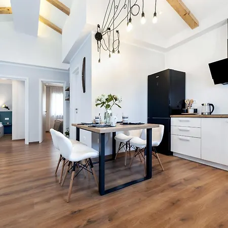 Βίλα Jolanda For 4 People Near With Kids Playground & Large Garden - Only 850 M From Ρόβινι