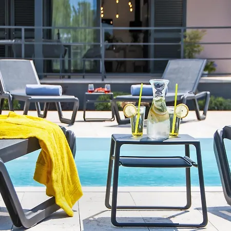 Βίλα Jolanda For 4 People Near With Kids Playground & Large Garden - Only 850 M From *