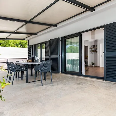 Jolanda For 4 People Near With Kids Playground & Large Garden - Only 850 M From Βίλα Ρόβινι