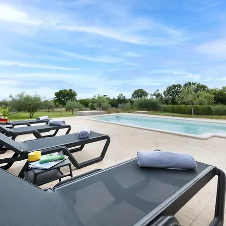 Jolanda For 4 People Near With Kids Playground & Large Garden - Only 850 M From * Ρόβινι