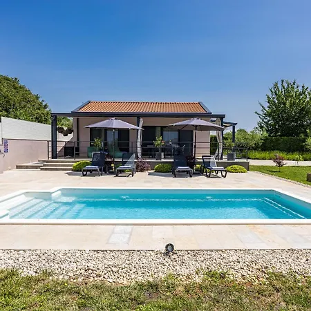 Jolanda For 4 People Near With Kids Playground & Large Garden - Only 850 M From * Ρόβινι